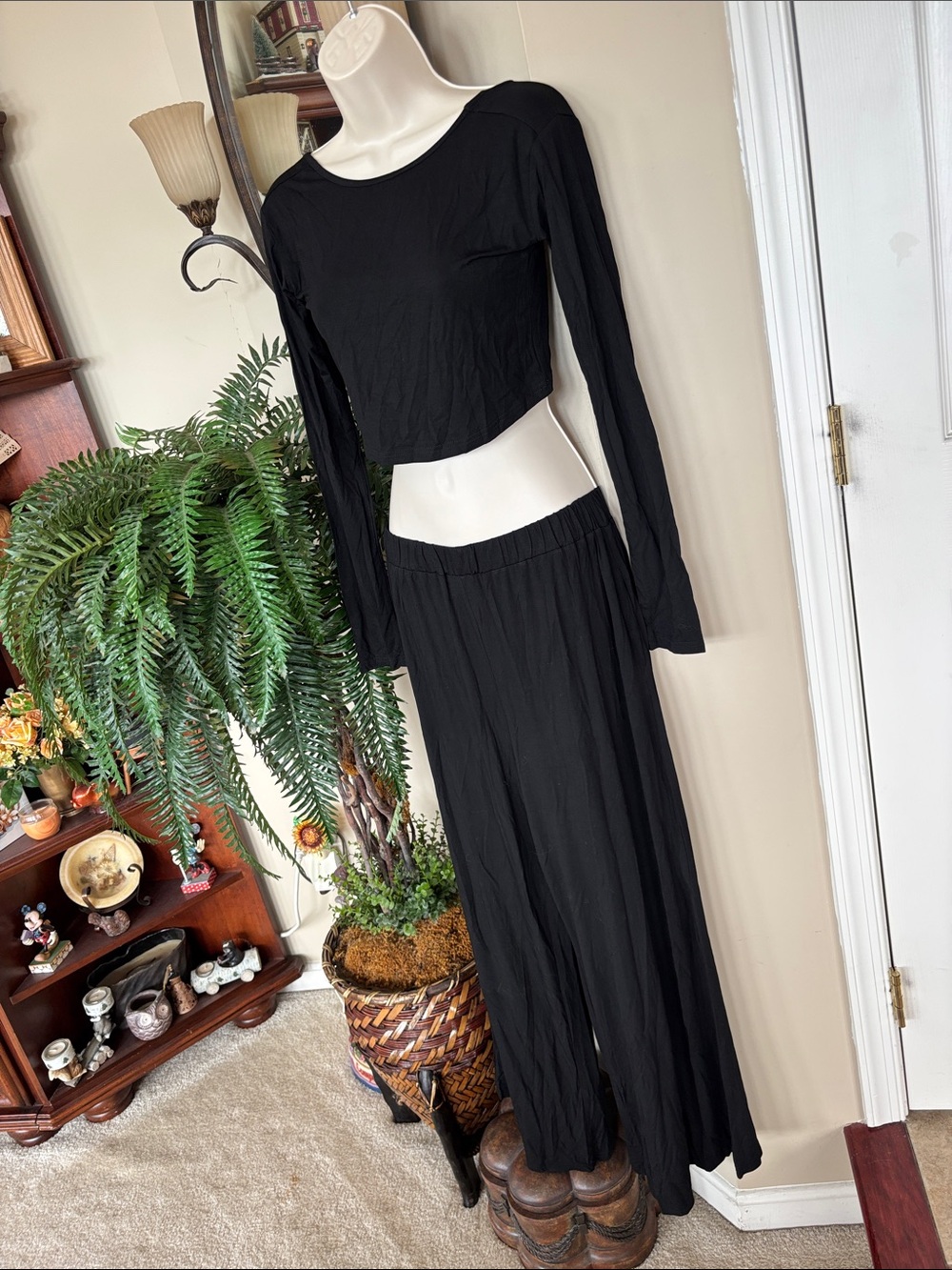 Brand New Black Rayon Stretch Two-Piece Lounge Set Long Sleeve Crop Top & Pants - Picture 6 of 12
